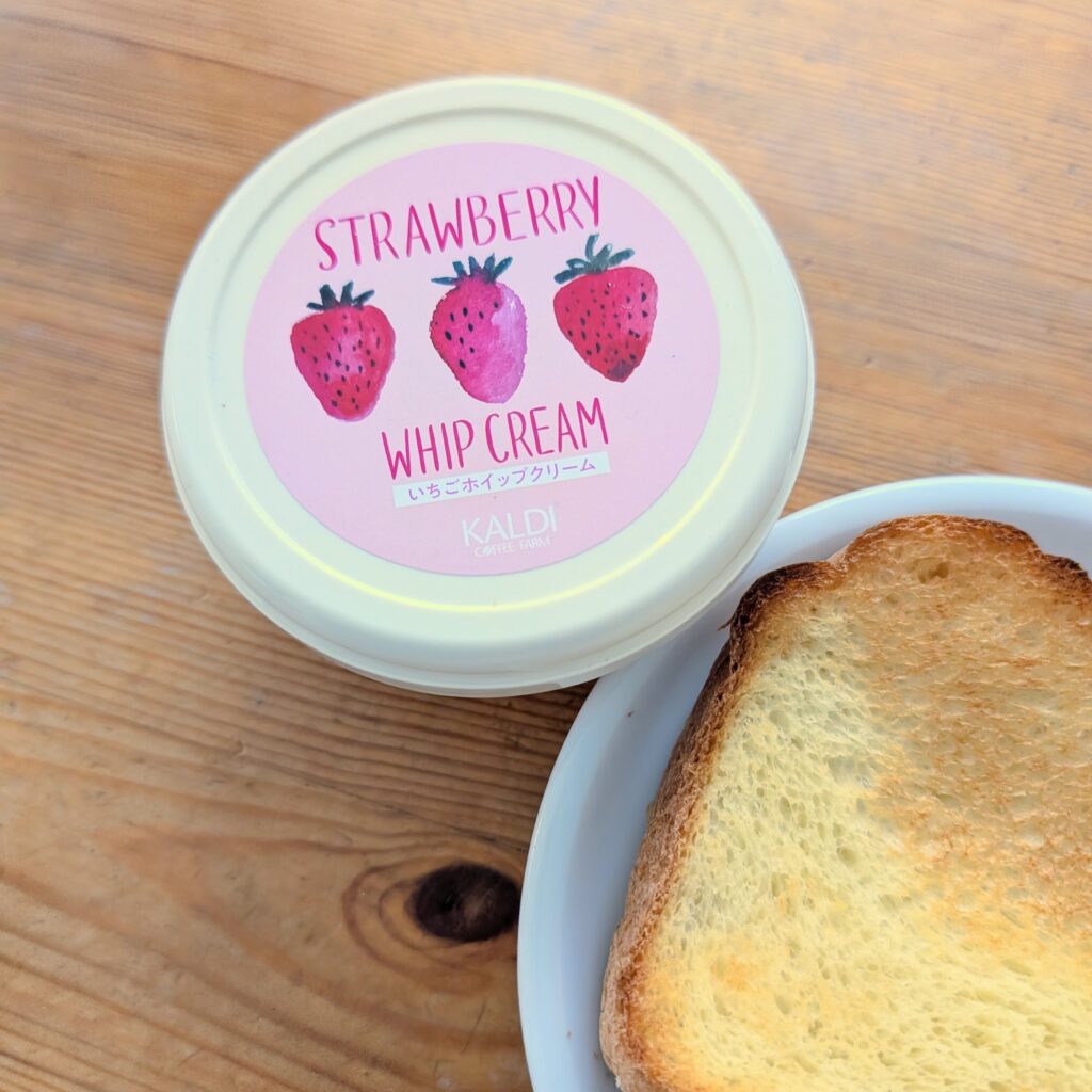 カルディいちごホイップクリームとトースト