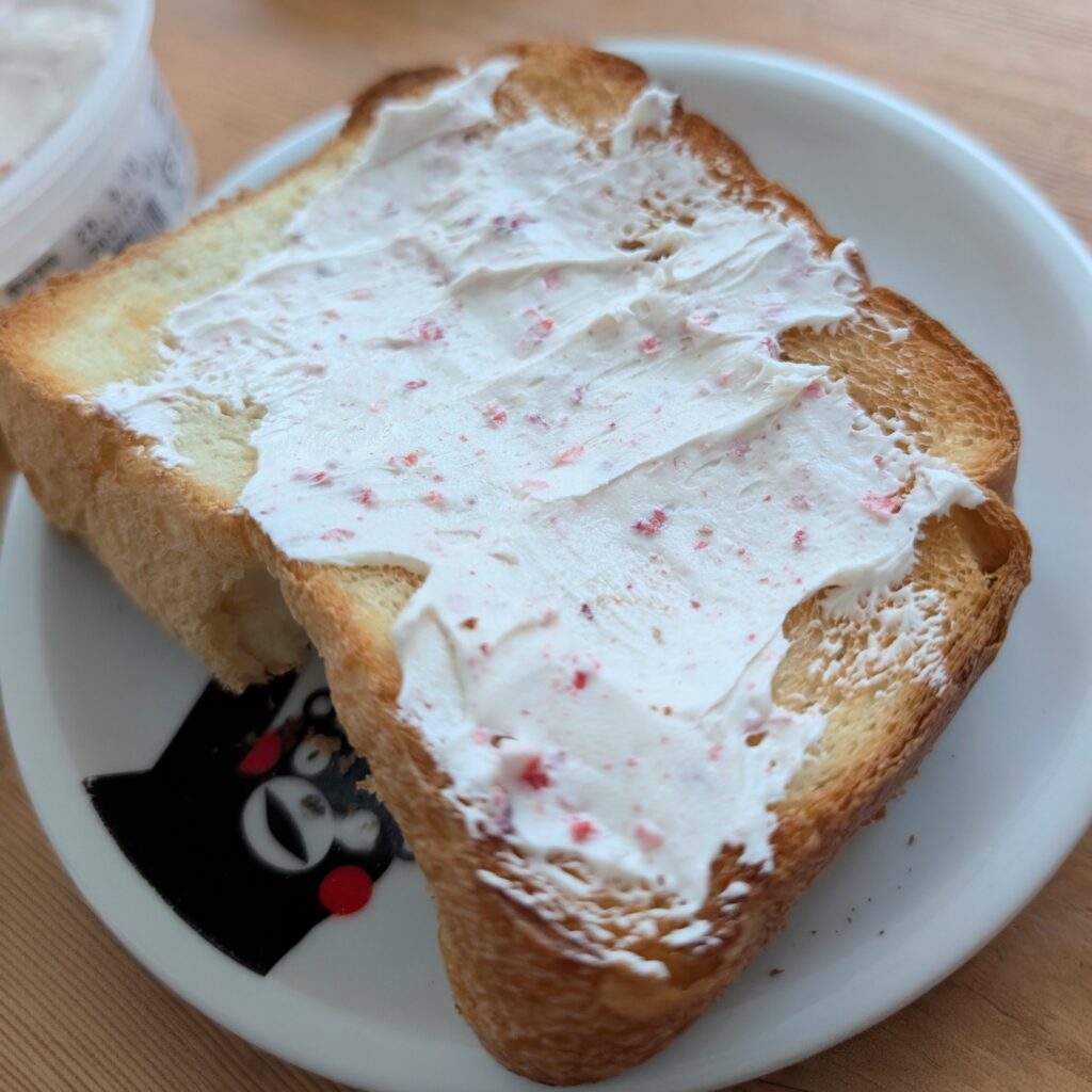 カルディのいちごホイップクリームトースト