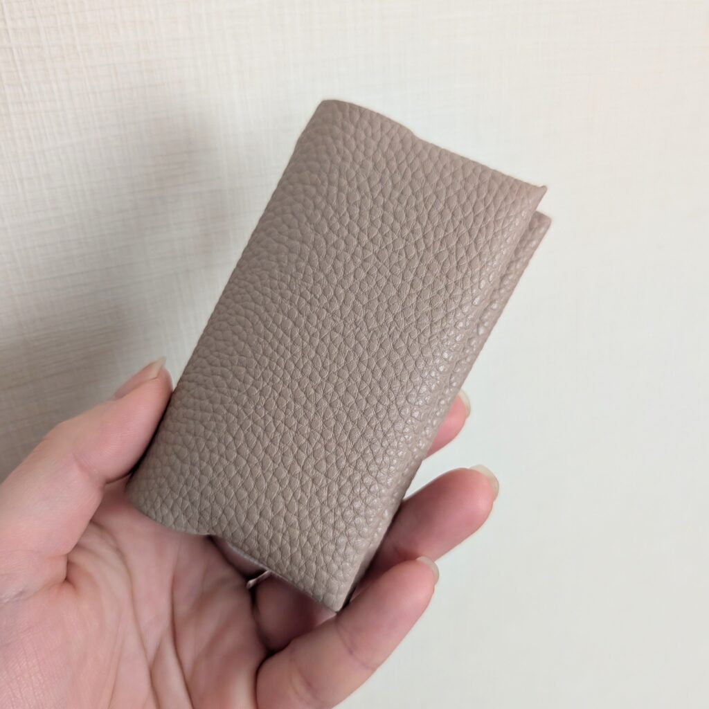 セリアのコンパクトティッシュケース