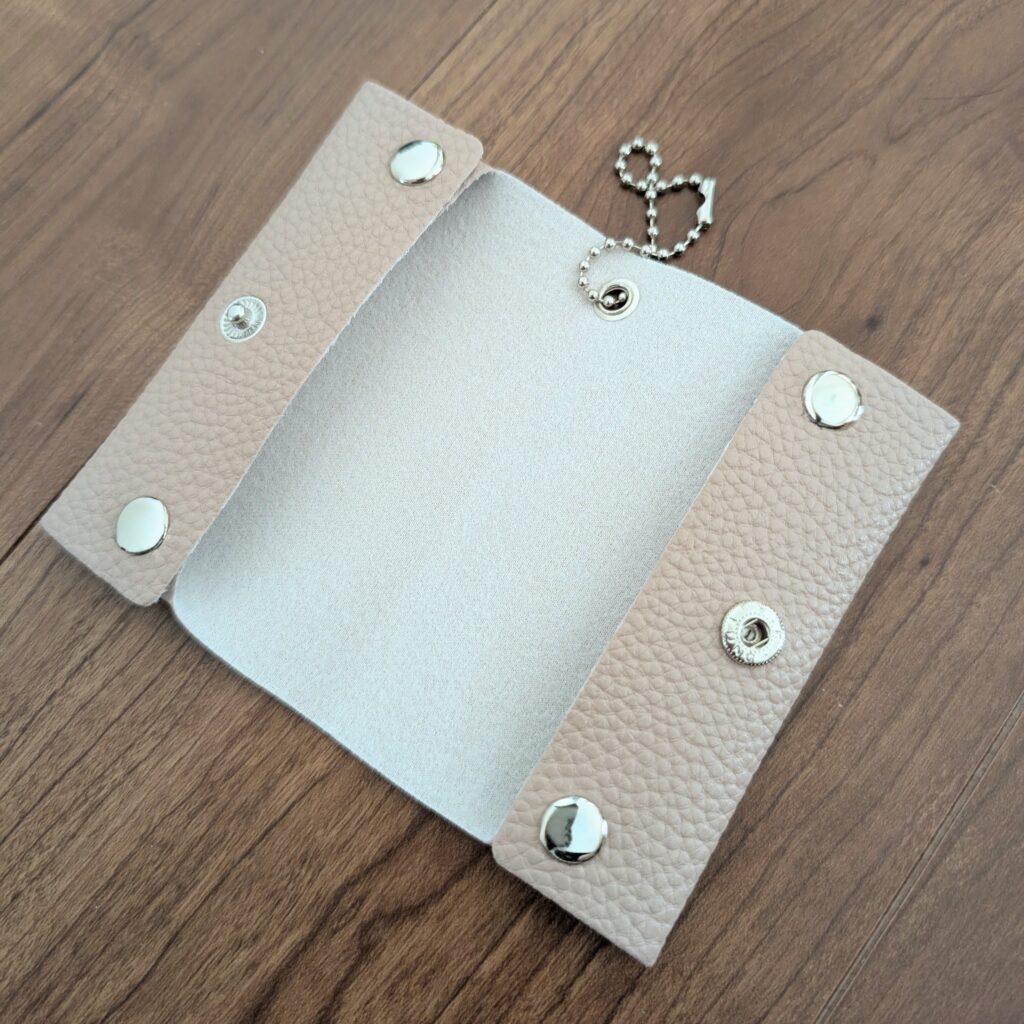 セリアのティッシュケース