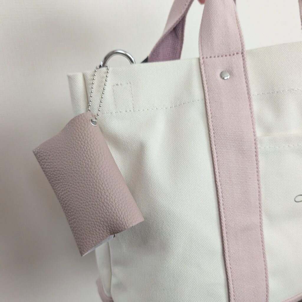 セリアのティッシュケースとバッグ