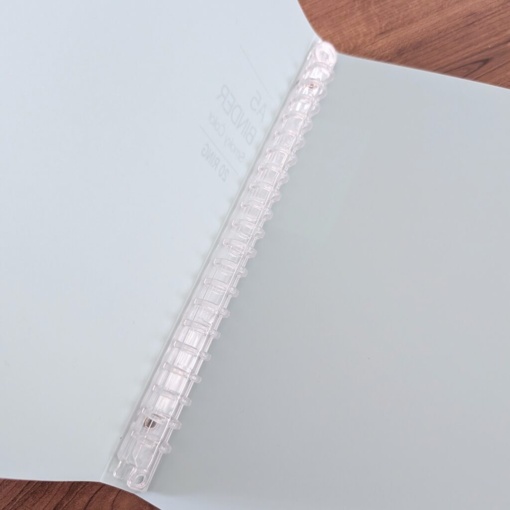 ダイソー くすみカラー ルーズリーフバインダー