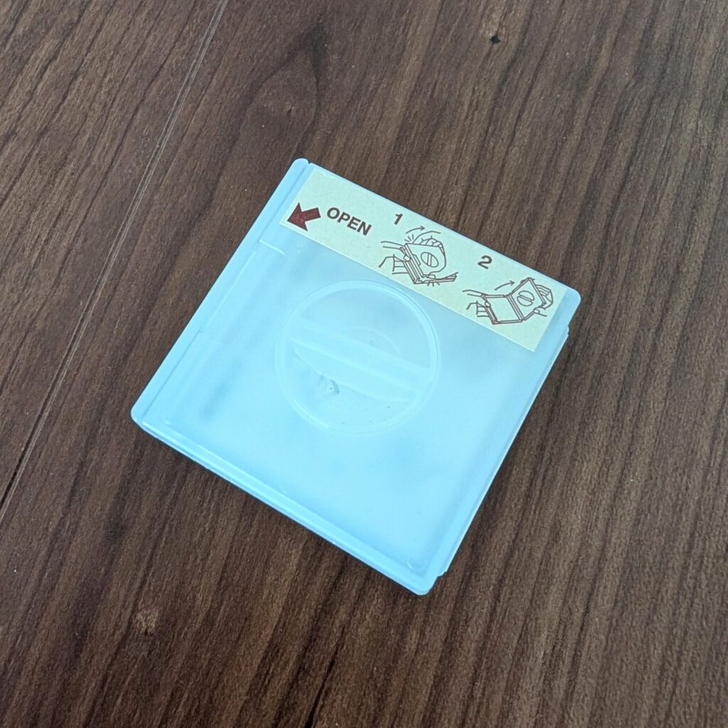 スマホスタンド付ケーブル収納