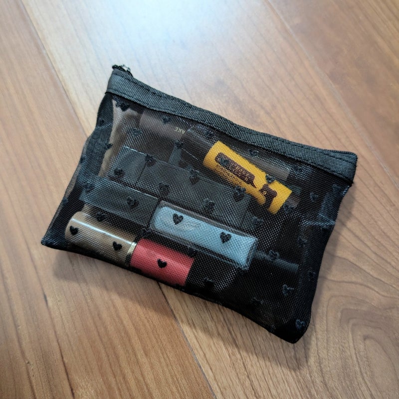 リップポーチにリップ複数本