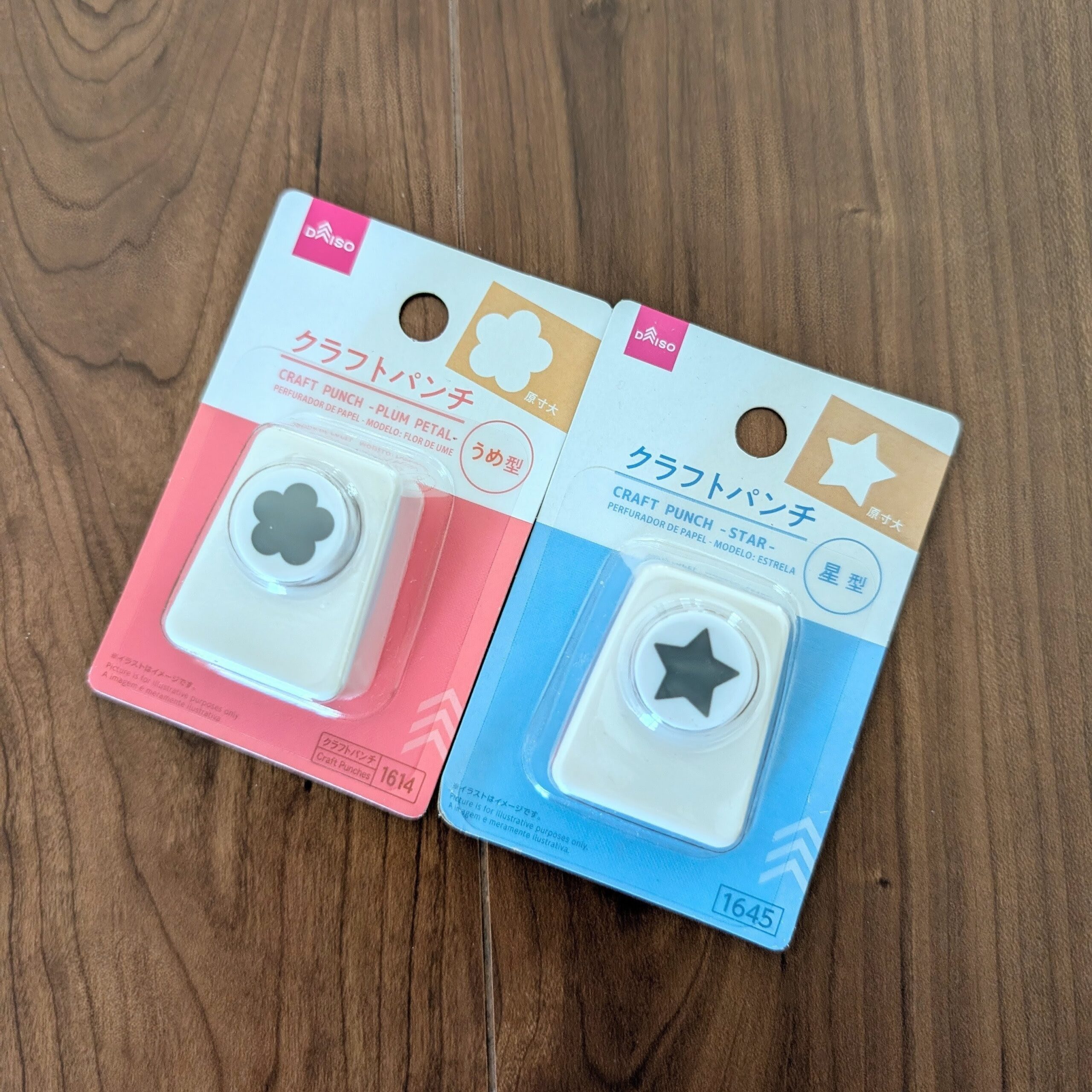 ダイソーのクラフトパンチ、うめ型と星型