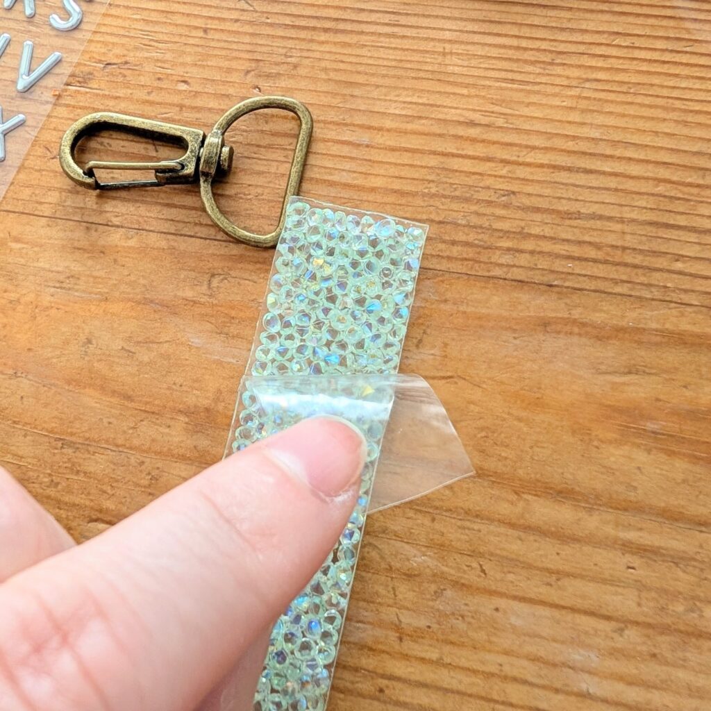 キラキラテープとナスカンでキーホルダー作成