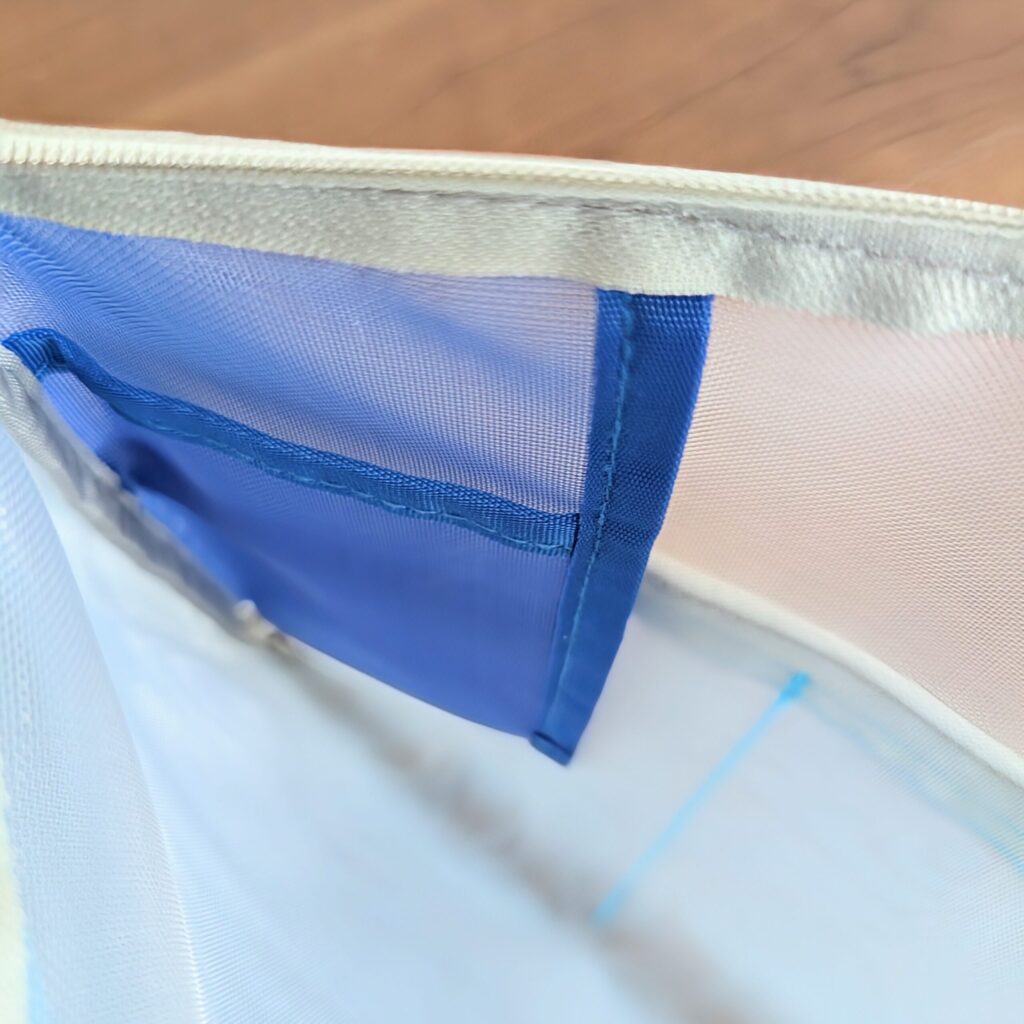 メッシュポーチ 青いポケット