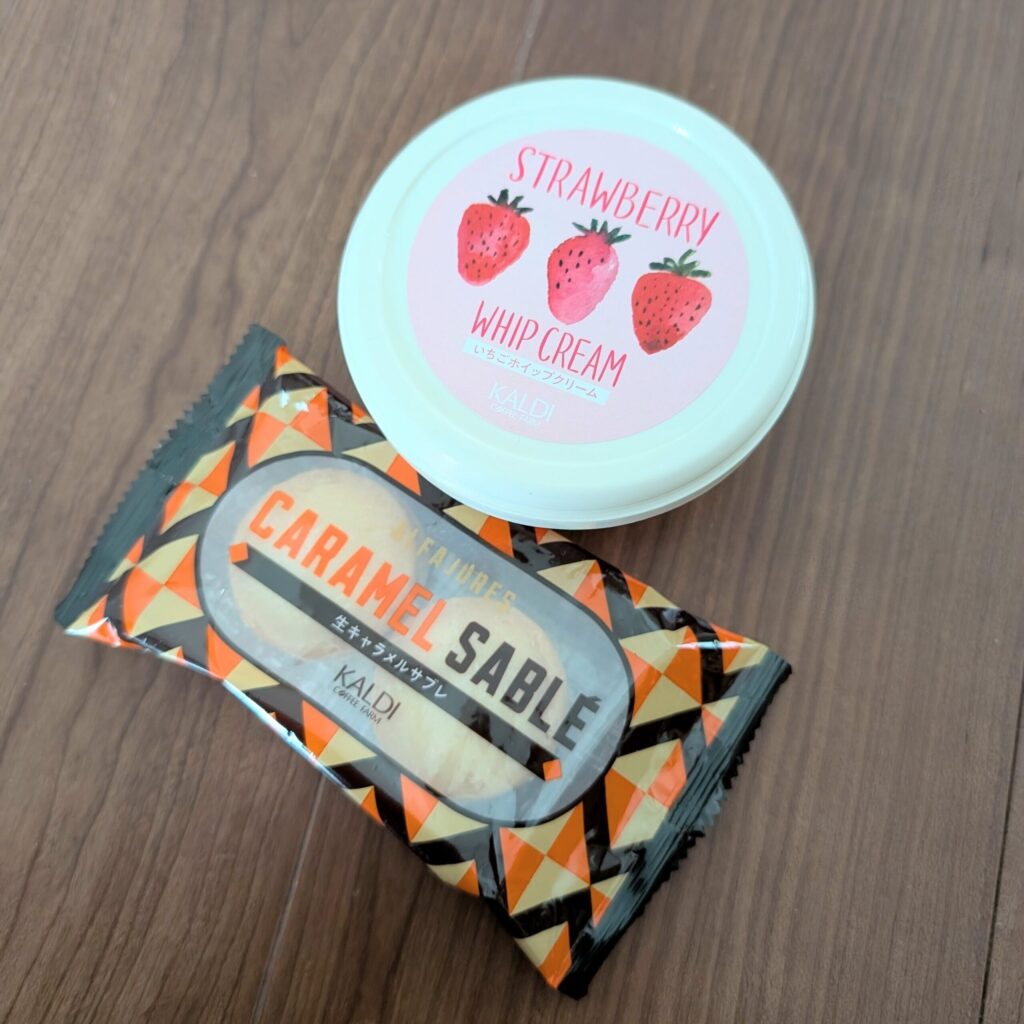 カルディ いちごホイップとキャラメルサブレ
