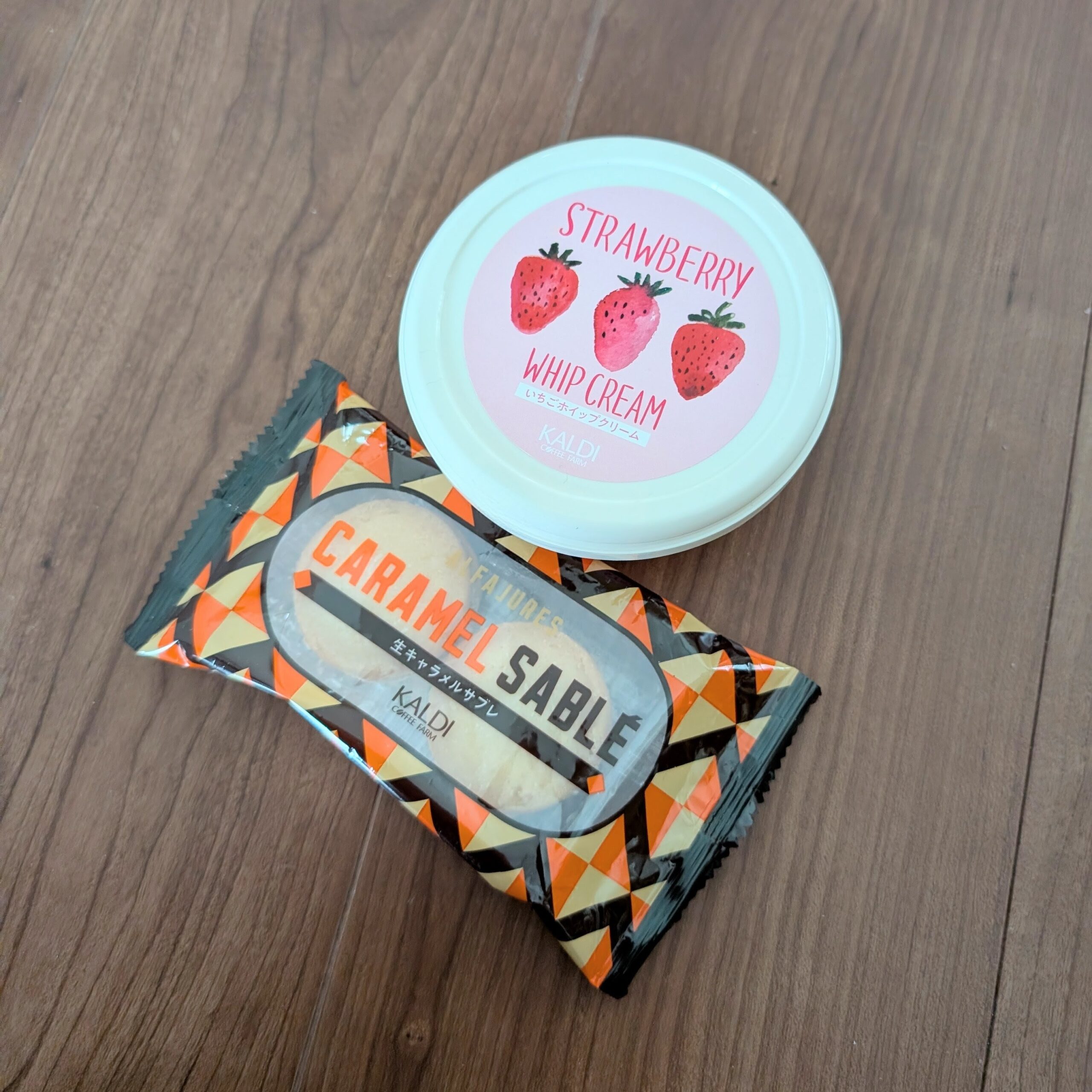 カルディ いちごホイップとキャラメルサブレ
