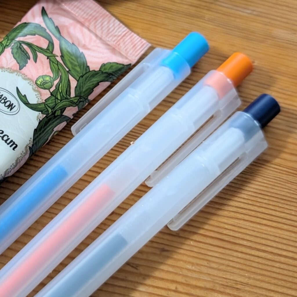無印良品のペン3本とハンドクリーム