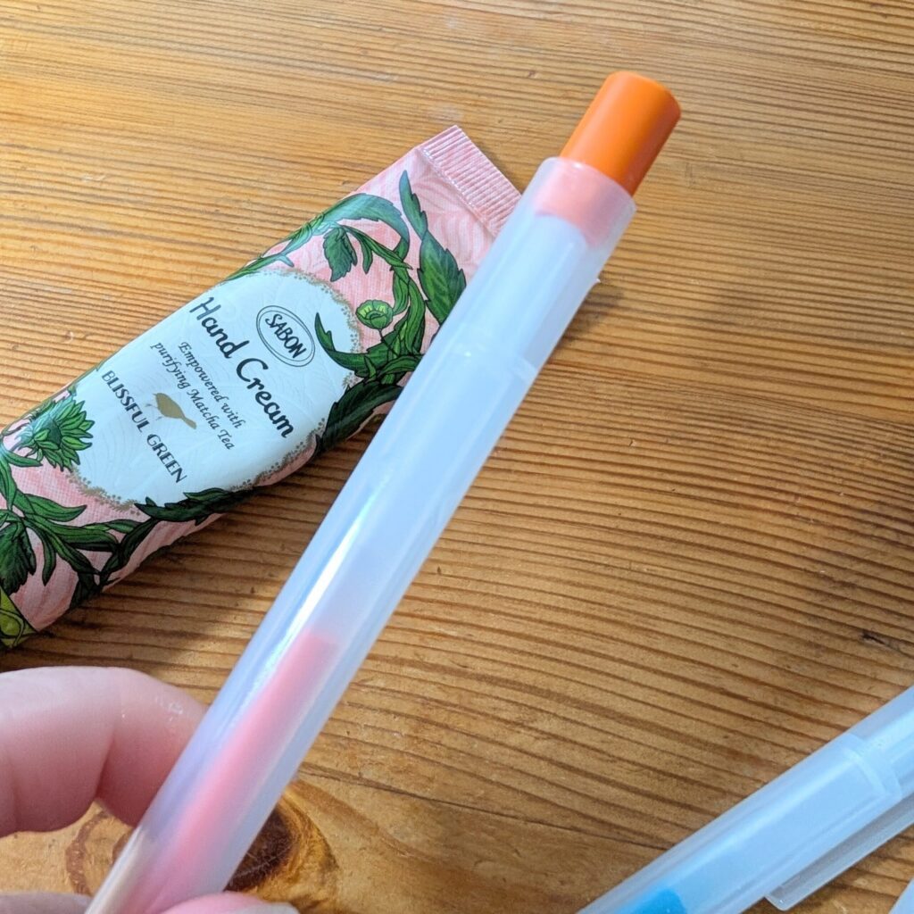 ハンドクリームでシール跡除去