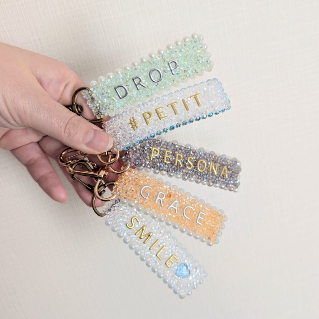 キラキラキーホルダー 手作り 100均