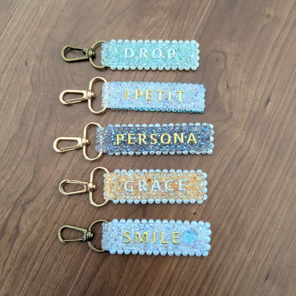 キラキラキーホルダー 手作り 100均