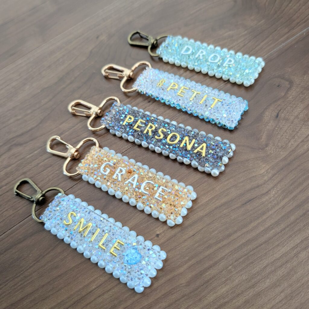 キラキラキーホルダー 手作り 100均