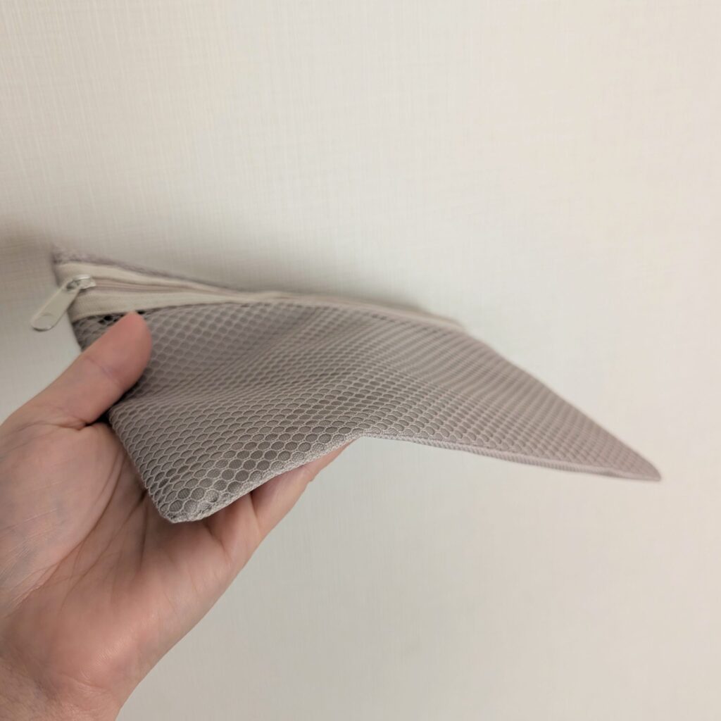 ダイソー メッシュケース B6