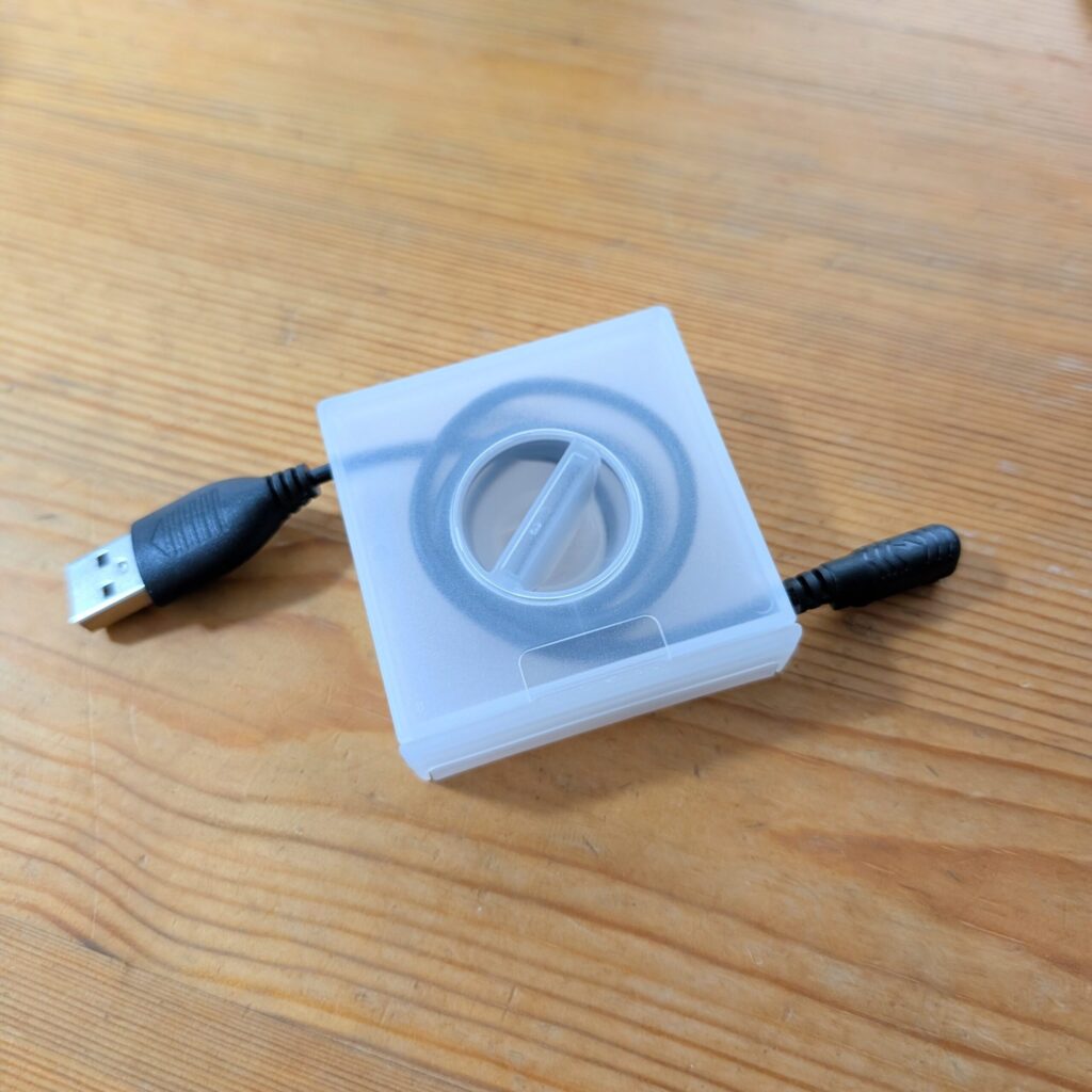 ケーブル収納ケースとUSBケーブル