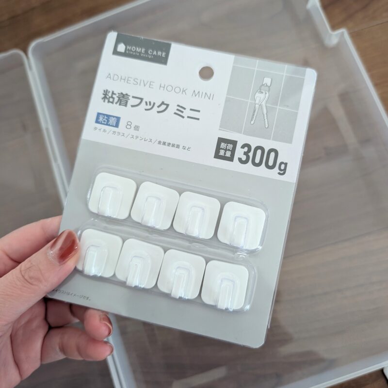 セリア ワイドキャリーケースと粘着フックミニ