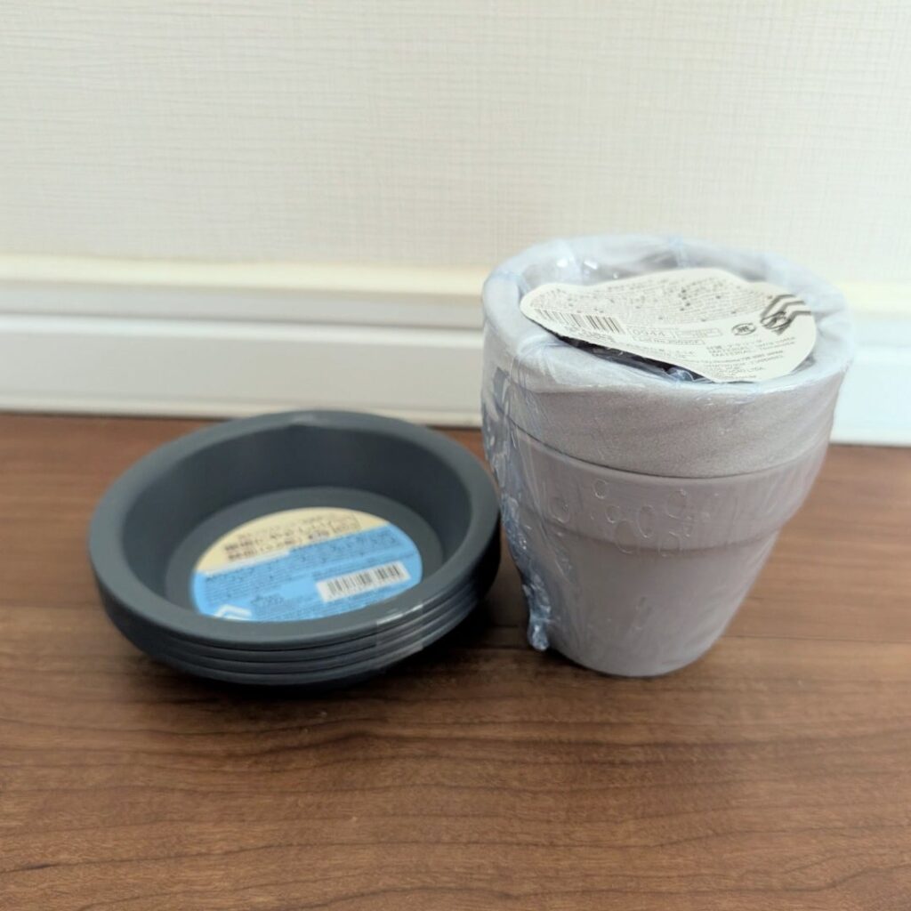 ダイソーの植木鉢と鉢皿