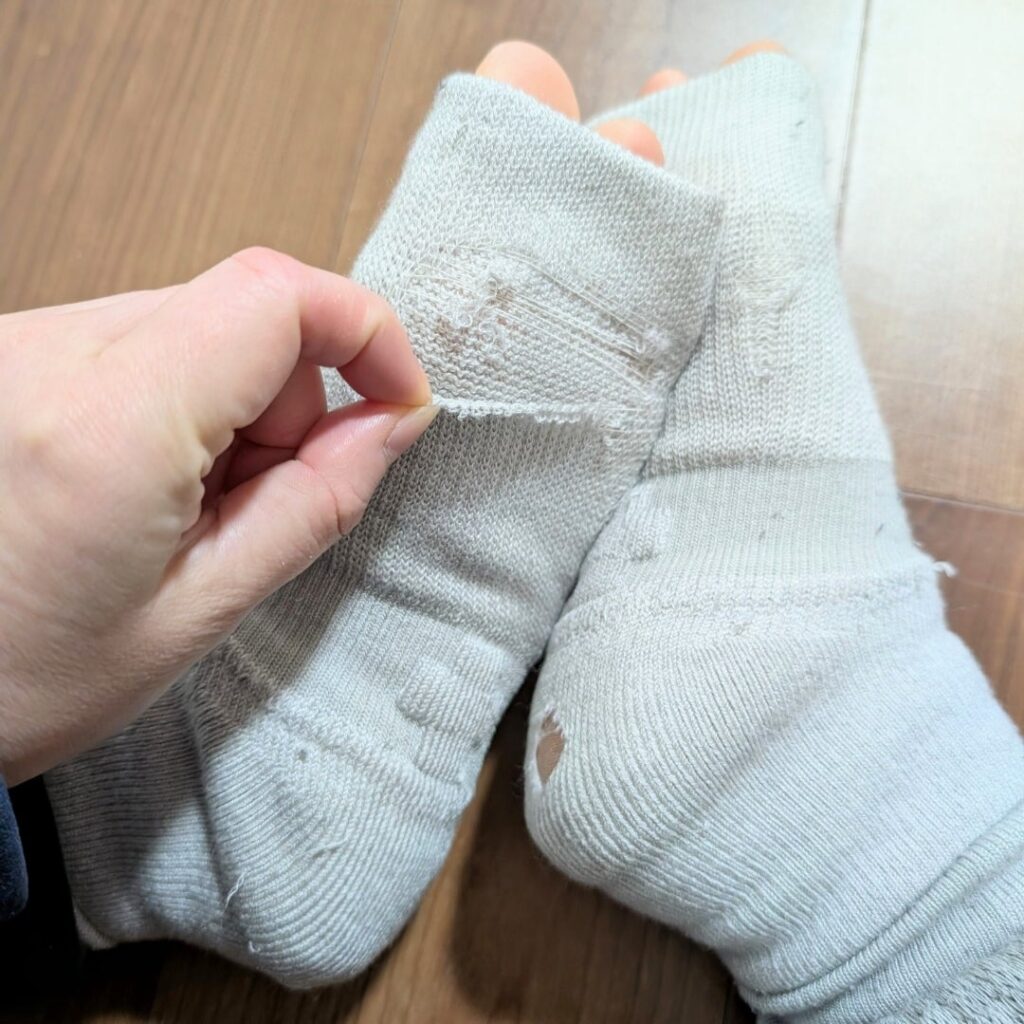 穴あき靴下 おやすみスイッチ