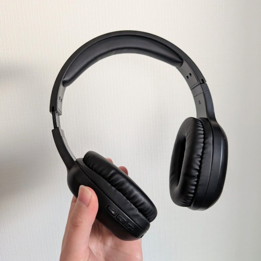 ダイソーの有線ヘッドホン