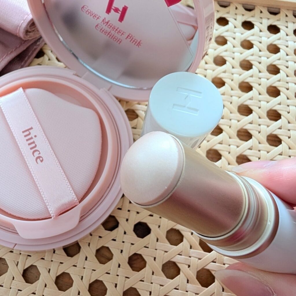 hinceのファンデとハイライトスティック