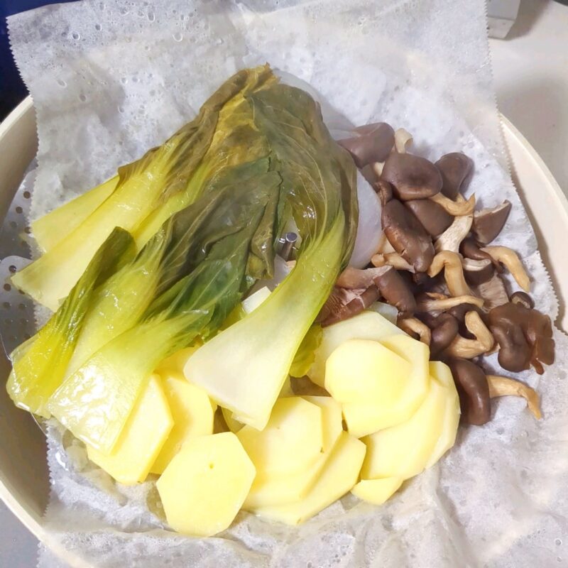 ダイソー ステンレス折りたたみ蒸し器 蒸し野菜