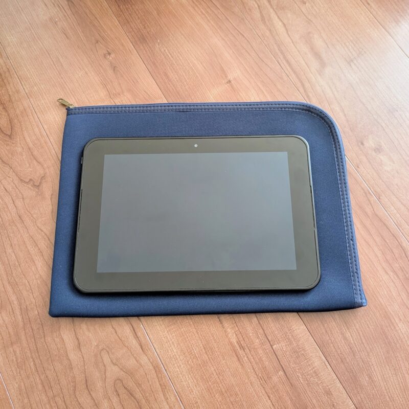 クッションケースに入れたタブレット