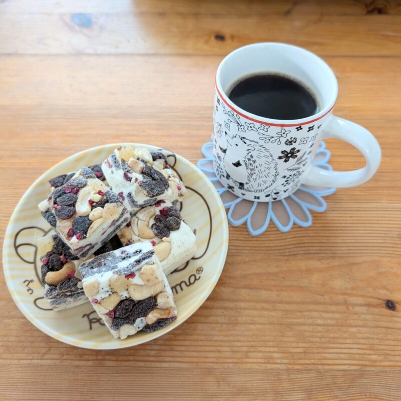 成城石井のクランチマシュマロとコーヒー