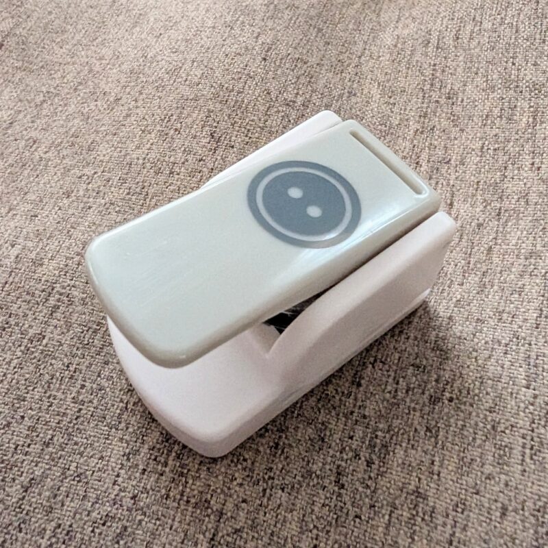 ダイソー クラフトパンチ エンボスタイプ ボタン型