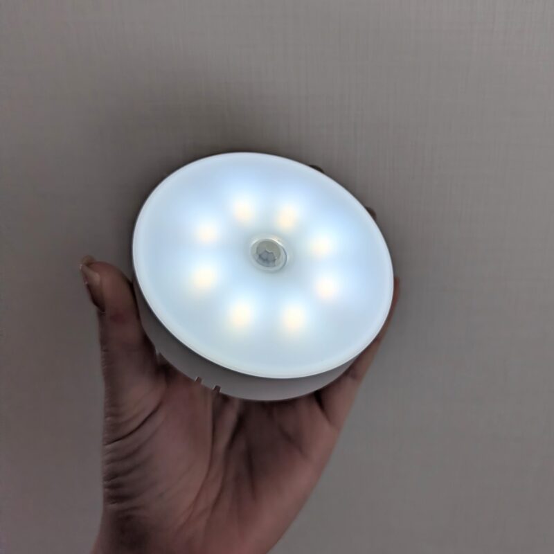 ダイソー 人感・明暗センサーLEDライト